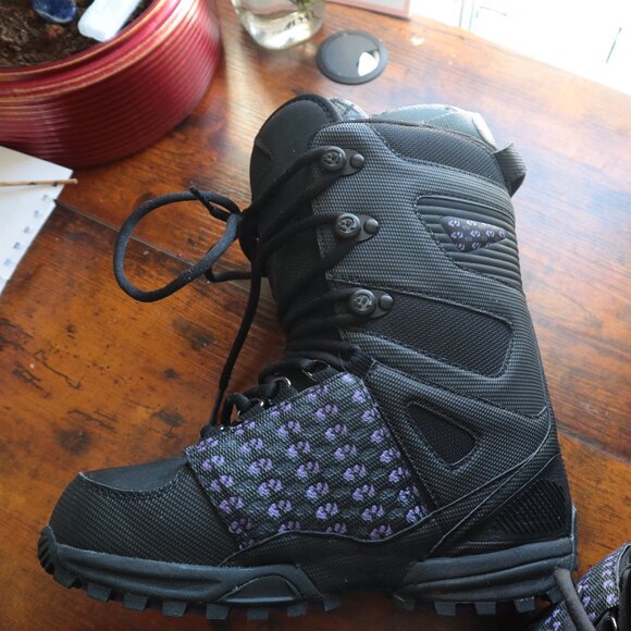 Brand new ThirtyTwo women's snowboard boots size 8.5 / 39.5 - Picture 2 of 5